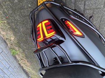 MOOIE VESPA SPRINT S 45KM BROM MAT GREY BJ2021 8000KM VOL OPTIES