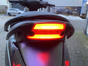 GAVE PIAGGIO ZIP SP 45 4-TAKT MAT DRAGON BROM BJ2021 11000KM