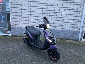 GAVE PIAGGIO ZIP SP 45 4-TAKT MAT DRAGON BROM BJ2021 11000KM