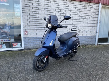 PRACHTIGE VESPA SPRINT S SPECIAL 45KM BROM MAT BLAUW BJ2021 6000KM VOL OPTIES
