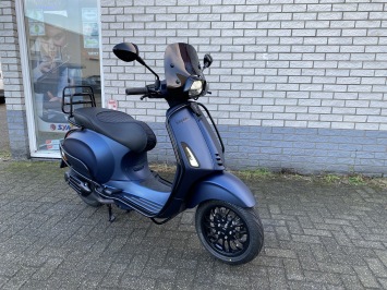 PRACHTIGE VESPA SPRINT S SPECIAL 45KM BROM MAT BLAUW BJ2021 6000KM VOL OPTIES