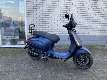 PRACHTIGE VESPA SPRINT S SPECIAL 45KM BROM MAT BLAUW BJ2021 6000KM VOL OPTIES
