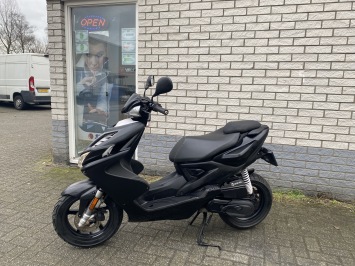 MOOIE YAMAHA AEROX R 45KM BROM BLACK MAGIC BJ2014 7.000KM