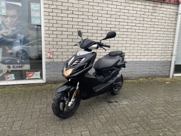 MOOIE YAMAHA AEROX R 45KM BROM BLACK MAGIC BJ2014 7.000KM