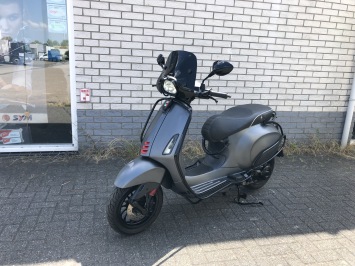 GAVE VESPA SPRINT S 45M BROM MAT GREY BJ2019 7000KM VOL OPTIES
