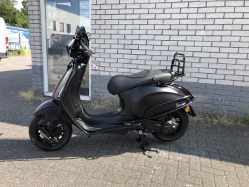 GAVE VESPA SPRINT S BROM 4-TAKT  MAT ZWART BJ2018 11000KM