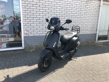 GAVE VESPA SPRINT S BROM 4-TAKT  MAT ZWART BJ2018 11000KM