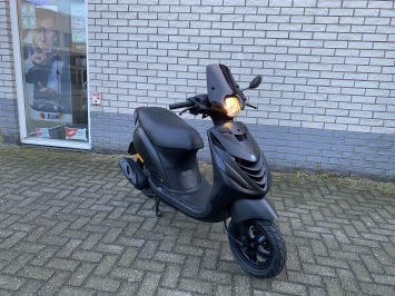 GAVE PIAGGIO ZIP SP 45KM BROM MAT ZWART BJ2016 7000KM