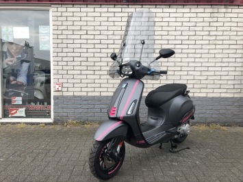 NIEUWE VESPA SPRINT S MAT GRIJS / ROZE  SPECIAL BROM 45KM 0KM