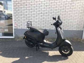 GAVE VESPA SPRINT S BROM 4-TAKT  MAT ZWART BJ2018 11000KM