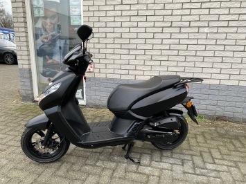JONGE PEUGEOT KISBEE 25KM OF 45KM MAT BLACK BJ2024 3000KM