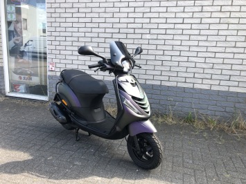 GAVE PIAGGIO ZIP SP 45KM BROM MAT DRAGON CAMELEON BJ2021 4000KM