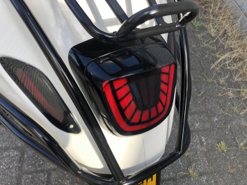GAVE VESPA SPRINT S 45KM BROM BLACK ON WHITE BJ2019 8600KM