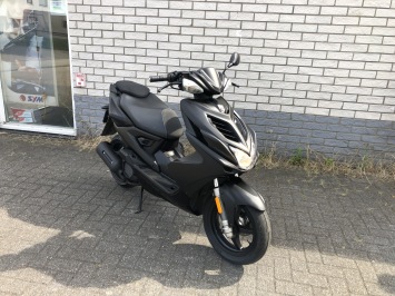 JONGE YAMAHA AAEROX R 45KM 4-TAKT MAT ZWART BJ2021  7000KM
