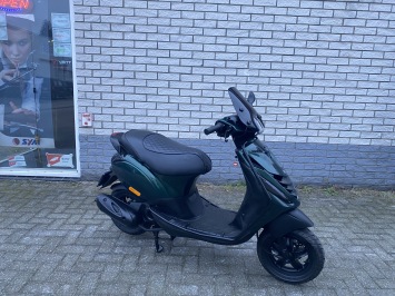 DIKKE PIAGGIO ZIP SP 45KM BROM JAGUAR GREEN BJ2017 7000KM