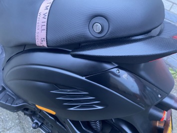 JONGE PIAGGIO ZIP SP 45KM BROM MAT ZWART BJ2022 2000KM