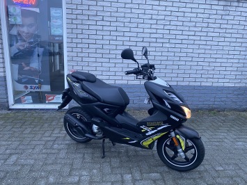 NIEUWSTAAT YAMAHA AEROX R 2-TAKT 45KM BROM NAKED BJ2013 6000KM
