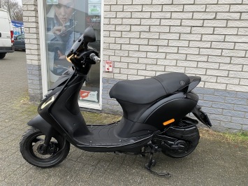 GAVE PIAGGIO ZIP SP 45KM BROM MAT ZWART BJ2017 8000KM