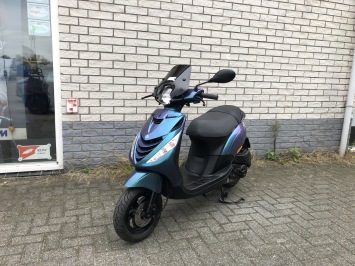 DIKKE PIAGGIO ZIP SP 45KM BROM 4-TAKTCAMELEON  BJ2017 6000KM