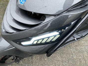 JONGE PIAGGIO ZIP SP 45KM BROM PSYCEDELIC BJ2022 5000KM ALPHA