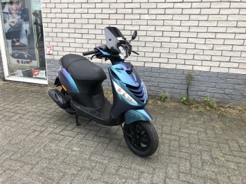 DIKKE PIAGGIO ZIP SP 45KM BROM 4-TAKTCAMELEON  BJ2017 6000KM