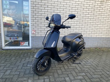 DIKKE VESPA SPRINT S 45KM 4-TAKT BROM MAT BLACK 7000KM BJ2019