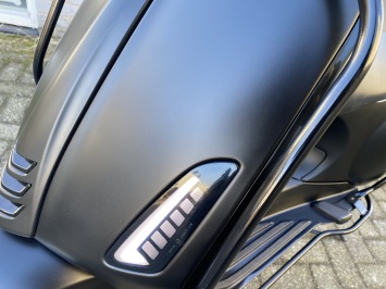 DIKKE VESPA SPRINT S 45KM 4-TAKT BROM MAT BLACK 7000KM BJ2019