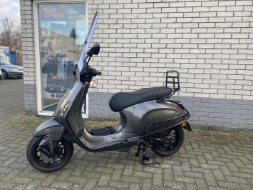 PRACHTIGE VESPA SPRINT S SPECIAL 45KM BROM PORSCHE AGAAT GRIJS BJ2020 7000KM VOL OPTIES