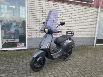 PRACHTIGE VESPA SPRINT S SPECIAL 45KM BROM PORSCHE AGAAT GRIJS BJ2020 7000KM VOL OPTIES