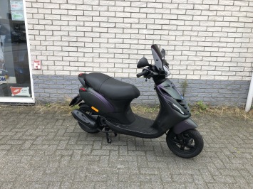 DIKKE PIAGGIO ZIP SP 45KM BROM MAT DRAGON BJ2014 9000KM