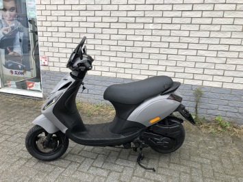 GAVE PIAGGIO ZIP SP 45 4-TAKT 80CC NARDO GREY BROM BJ2018 4000KM