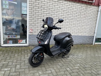 GAVE VESPA SPRINT S 45KM 4-TAKT BROM MAT BLACK 8000KM BJ2018