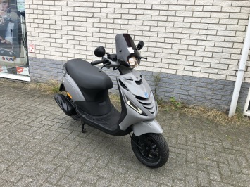 GAVE PIAGGIO ZIP SP 45 4-TAKT 80CC NARDO GREY BROM BJ2018 4000KM