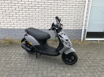 GAVE PIAGGIO ZIP SP 45 4-TAKT 80CC NARDO GREY BROM BJ2018 4000KM