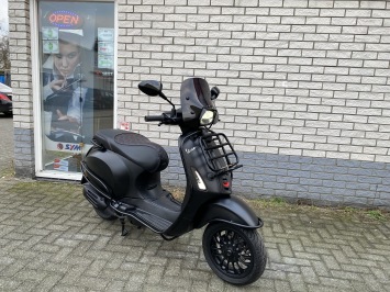 GAVE VESPA SPRINT S 45KM 4-TAKT BROM MAT BLACK 8000KM BJ2018