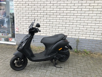  GAVE PIAGGIO ZIP SP 45 4-TAKT MAT BLACK BROM BJ2020 5000KM