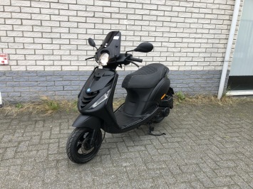  GAVE PIAGGIO ZIP SP 45 4-TAKT MAT BLACK BROM BJ2020 5000KM