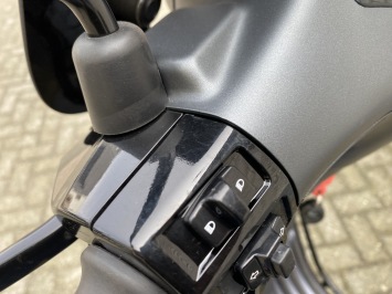 LEUKE VESPA SPRINT S 45KM BROM MAT GREY BJ2018 9000KM VOL OPTIES