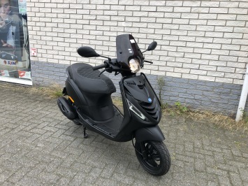  GAVE PIAGGIO ZIP SP 45 4-TAKT MAT BLACK BROM BJ2020 5000KM