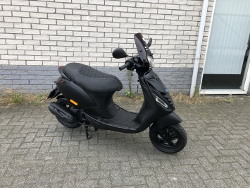  GAVE PIAGGIO ZIP SP 45 4-TAKT MAT BLACK BROM BJ2020 5000KM
