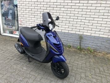 DIKKEK PIAGGIO ZIP SP 45KM BROM BMW BLAUW BJ2013 8000KM