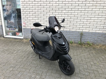  GAVE PIAGGIO ZIP SP 45 4T MAT BLACK  4-TAKT BROM BJ2018 5000KM