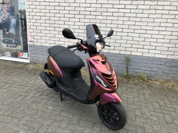 DIKKE PIAGGIO ZIP SP 45 4-TAKT CAMELEON BROM BJ2012  7000KM