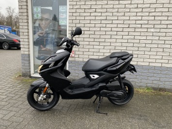 DIKKE  YAMAHA AEROX R 45KM BROM BLACK MAGIC BJ2017 7.000KM