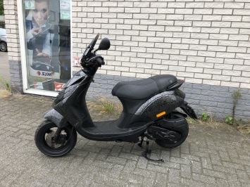 GAVE PIAGGIO ZIP SP 45 4T FORCED CARBON 4-TAKT  BROM BJ2018 6000KM