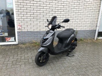 GAVE PIAGGIO ZIP SP 45 4T FORCED CARBON 4-TAKT  BROM BJ2018 6000KM