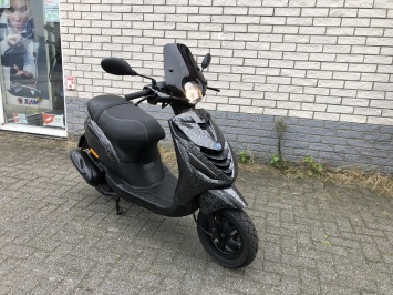 GAVE PIAGGIO ZIP SP 45 4T FORCED CARBON 4-TAKT  BROM BJ2018 6000KM