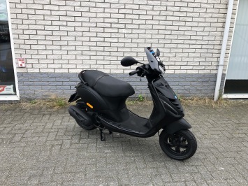 LEUKE  PIAGGIO ZIP SP 45 4-TAKT MAT BLACK  BROM  BJ2020 6000KM 