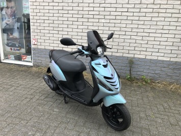 DIKKE PIAGGIO ZIP SP 45KM BROM BJ2011 10.000KM