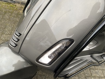 HELE MOOIE VESPA SPRINT S SPECIAL 45KM BROM PORSCHE AGAAT GRIJS BJ2018 13000KM 
